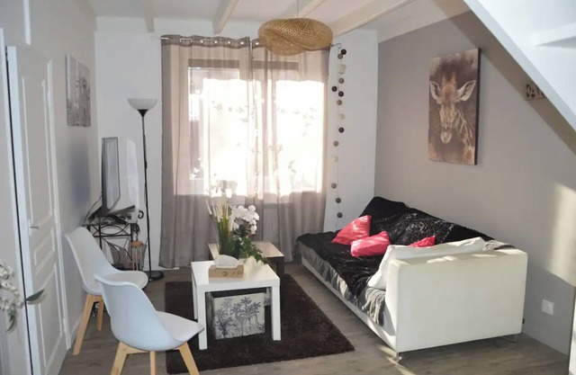 Holiday Home 'Belle Maison De Village Avec Jardin' with Private Terrace, Private Garden and Wi-Fi