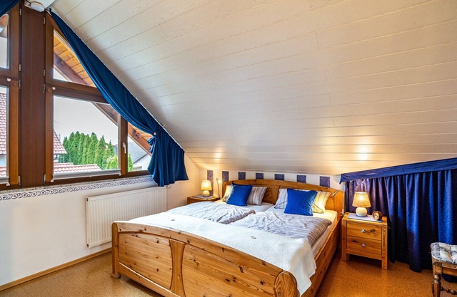 Holiday Home 'Burgblick' with Mountain View, Balcony and Wi-Fi