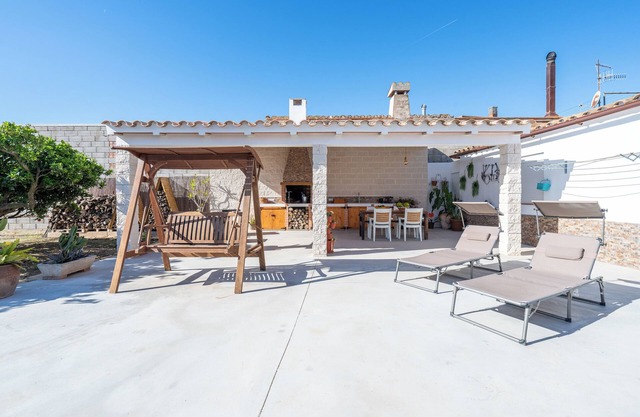 Holiday Home 'Ca L'Agulla' with Private Pool, Wi-Fi and Air Conditioning