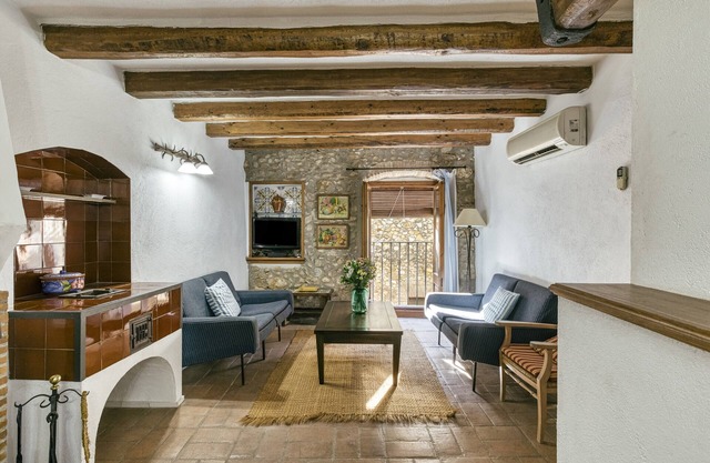 Holiday Home 'Can Roca' with Private Terrace, Wi-Fi and Air Conditioning
