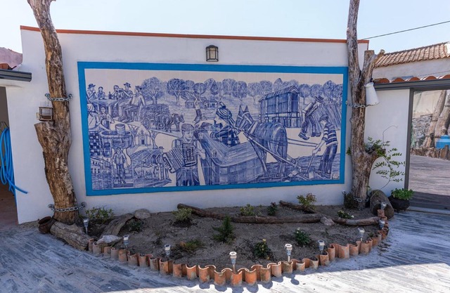 Holiday Home 'Cantinho Do Bairro Alto' with Private Terrace, Wi-Fi and Air Conditioning
