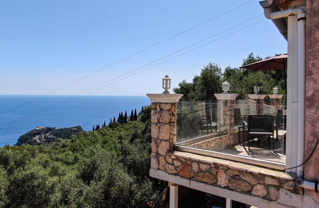 Holiday Home 'Captain Spiros House' with Mountain View & Wi-Fi