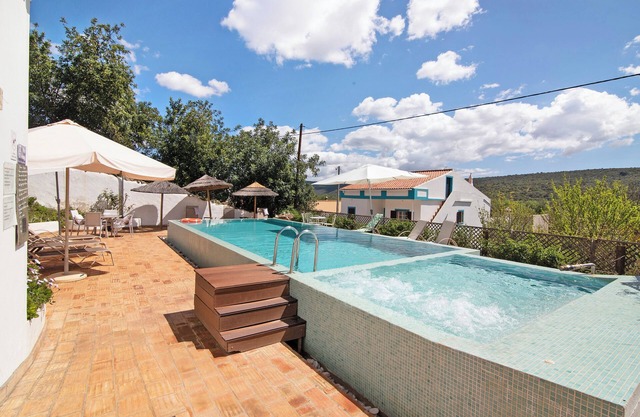 Holiday Home "Casa da Tita - Apartamento Celeiro" with Mountain View, Pool, A/C & Wi-Fi