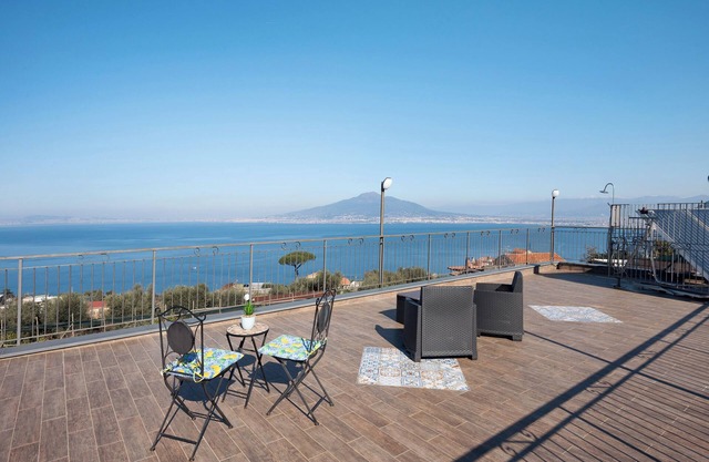 Holiday Home 'Casa Vacanza Il Casale Del Sole' with Sea View, Wi-Fi and Air Conditioning