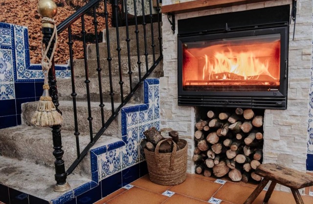 Holiday Home 'Casa Rural El Puente Grande' with Private Pool, Wi-Fi and Air Conditioning