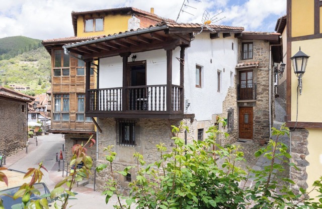 Holiday Home 'Casa Raymonde' with Mountain View, Balcony and Wi-Fi