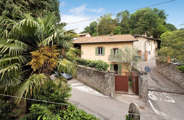 Holiday Home 'Casa Romantica' with Private Terrace, Balcony and Wi-Fi