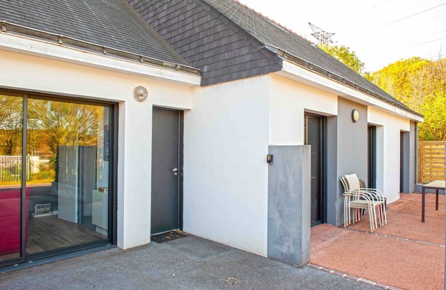 Holiday Home 'Charmante Maisonnette Contemporaine' with Shared Terrace
