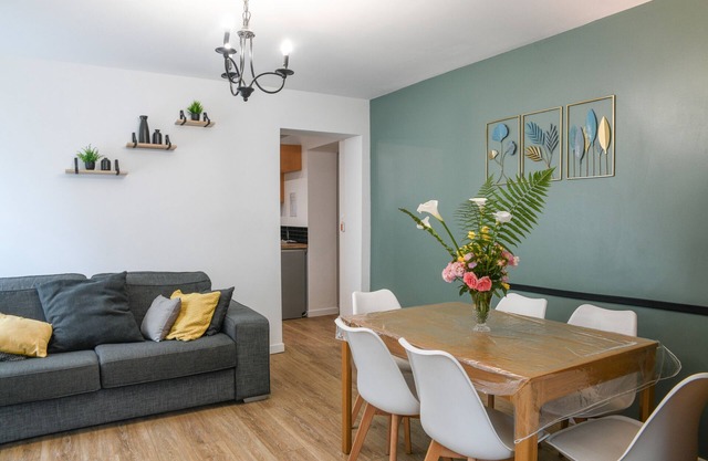 Holiday Home 'Charming House in Saint Béron' with Mountain View, Wi-Fi and Air Conditioning