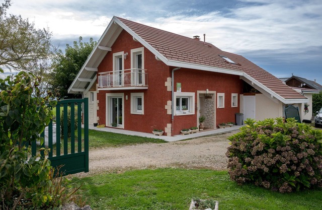 Holiday Home 'Chez Les Ours' with Mountain View, Private Terrace and Wi-Fi