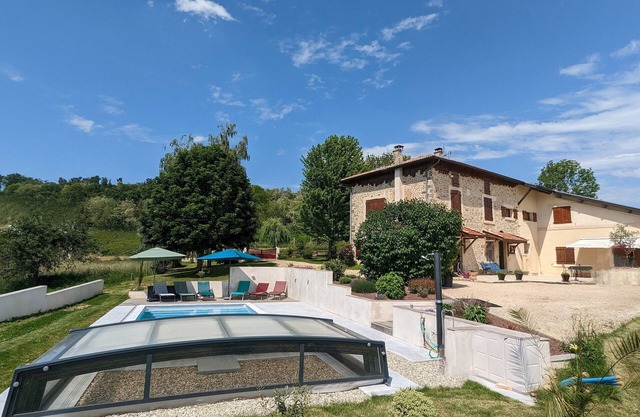 Holiday Home 'Chez Nancy' with Mountain View, Private Pool and Wi-Fi
