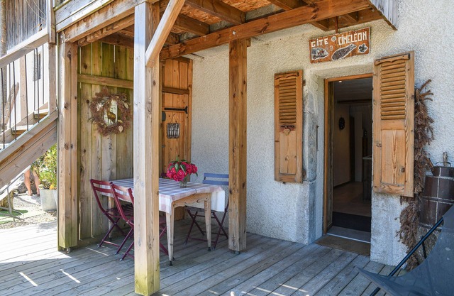 Holiday Home 'Ciméléon Bas' with Mountain View, Private Terrace and Wi-Fi