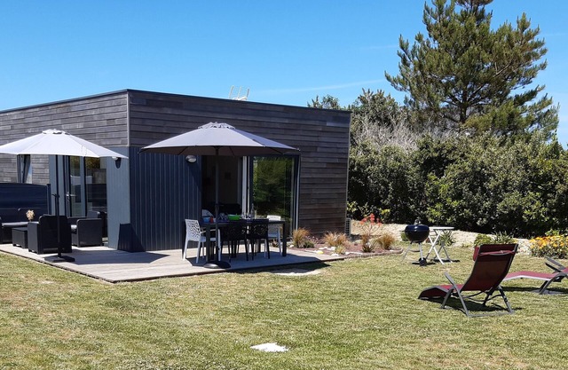 Holiday home close to beaches (240 m) and GR34 hiking trails.