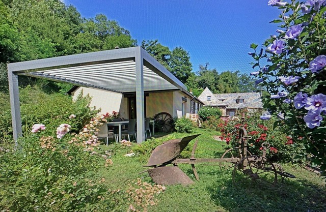 Holiday Home 'Domaine De Jouani - Pergola' with Shared Pool, Private Terrace and Wi-Fi