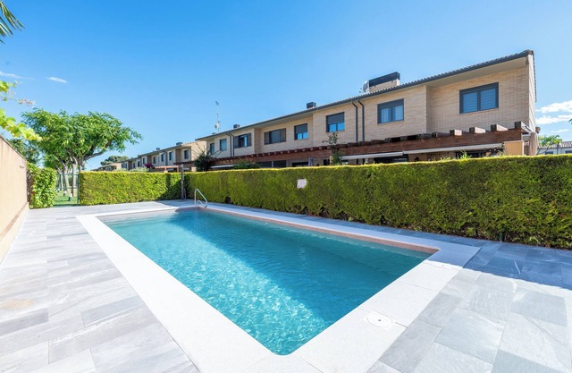 Holiday Home 'Emi' with Shared Pool, Wi-Fi and Air Conditioning