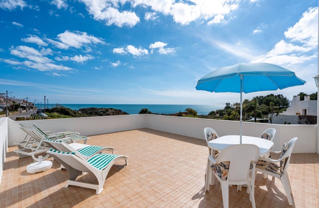 Holiday Home 'Estrela Do Mar' with Sea View, Wi-Fi and Air Conditioning