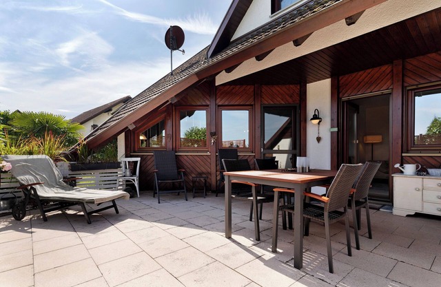 Holiday Home 'Ferienhaus Am Rhein' with Private Terrace, Balcony and Wi-Fi