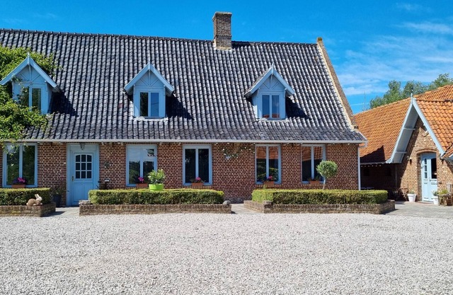 Holiday home for 15 with garden and spa near Cassel