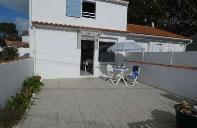 Holiday home in Fromentine near beach, sought-after area, terrace, parking
