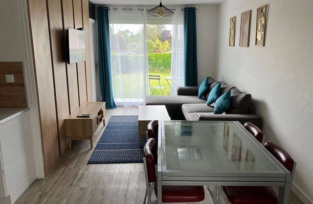 Holiday Home 'La Gitounette De Caux' with Private Terrace and Private Garden