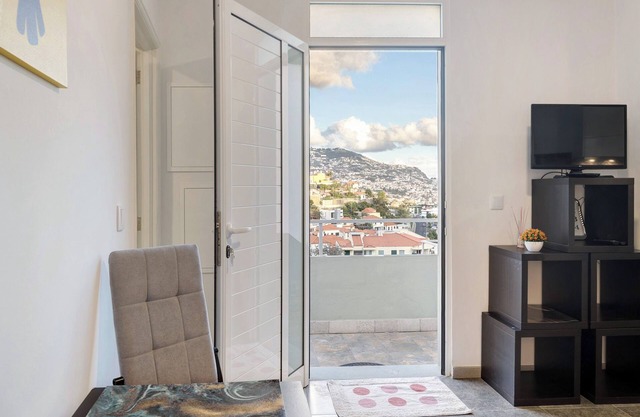 Holiday Home 'Funchal' with Sea View, Balcony & Wi-Fi