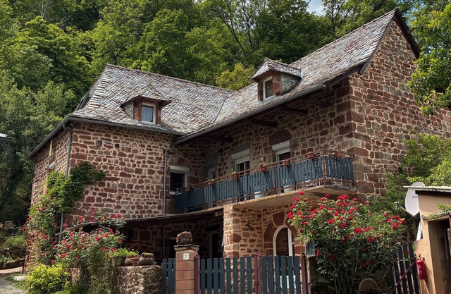 Holiday Home "Gîte Le Pressoir Domaine de Jouani" with Shared Pool & A/C
