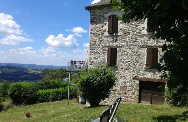 Holiday Home 'Gîte La Chartrouille' with Private Terrace, Private Garden and Wi-Fi