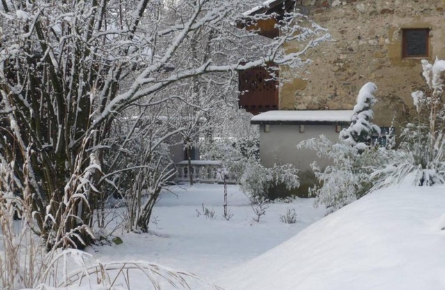 Holiday Home 'Gite La Salicorne' with Mountain View, Shared Pool and Wi-Fi