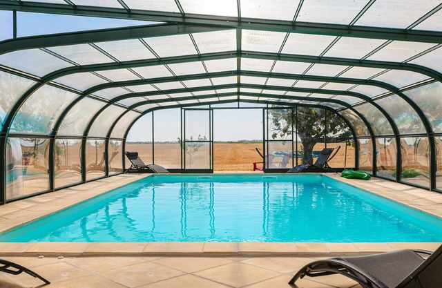 Holiday Home 'Gîte Le Petit Sableau' with Pool and Spa, Private Terrace and Wi-Fi