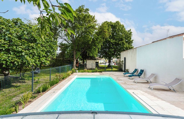 Holiday Home 'Gite Les Cigognes' with Shared Pool, Wi-Fi and Air Conditioning