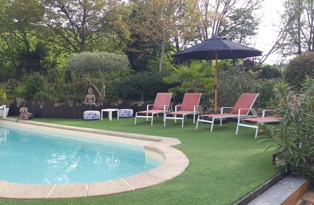 Holiday Home 'Gîte Malabeille' with Shared Pool, Private Terrace and Wi-Fi