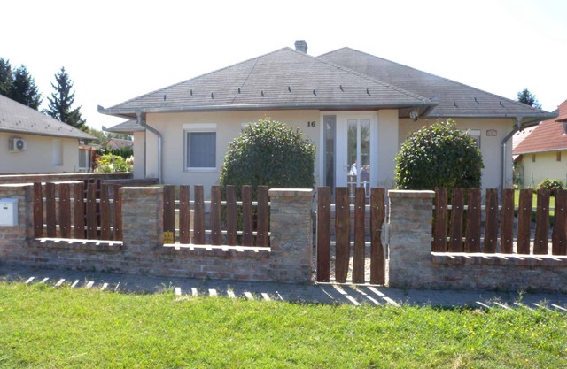 Holiday home with washing machine and dishwasher