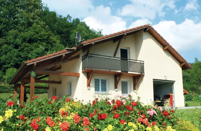 Holiday home in Le Haut-Du-Them, a drive from nature reserve