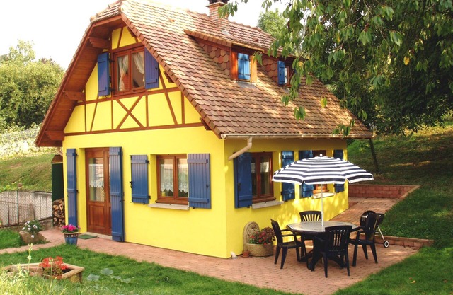 "Holiday home in Alsace", between Strasbourg and Colmar on the wine route.
