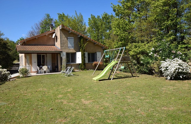 Holiday Home in Bathernay with Garden