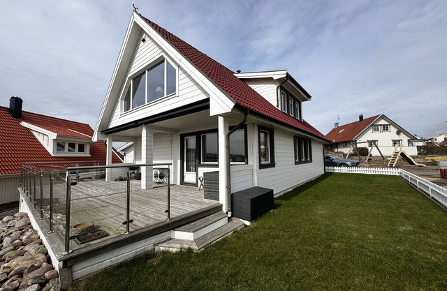 Holiday home in beautiful Kungshamn – perfect for two families | SE09079