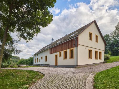 Holiday Home in Lampertice with Swimming Pool
