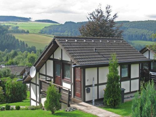 Holiday home in Mielinghausen near ski area