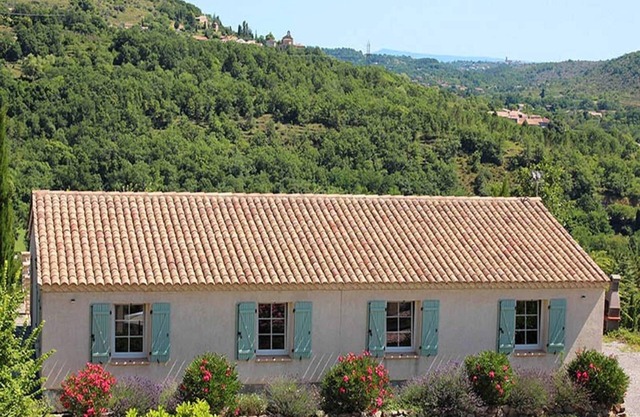 Holiday Home in Toulon with Pool & Beach Nearby