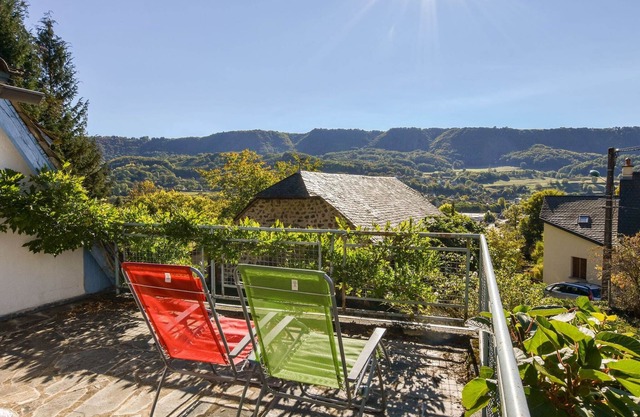 Holiday Home in Vic-sur-Cère with Balcony
