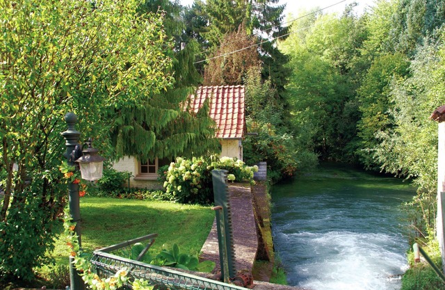 Holiday Home in Vitz-Sur-Authie Garden View