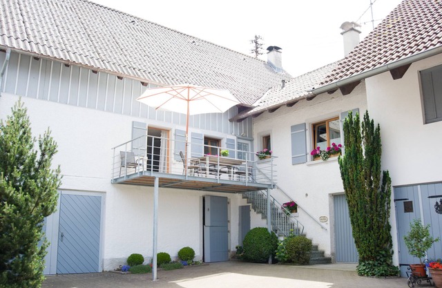 Holiday Home 'Kleines Landhaus Bodensee' with Lake View, Balcony and Wi-Fi
