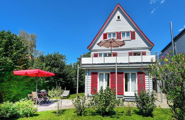 Holiday Home 'Kunterbunt' with Private Terrace, Shared Garden and Wi-Fi