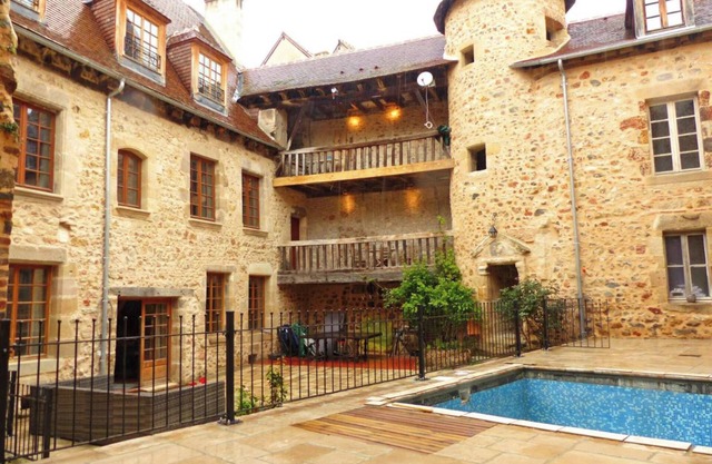 Holiday Home 'L'ancien College' with Private Pool, Wi-Fi and Air Conditioning