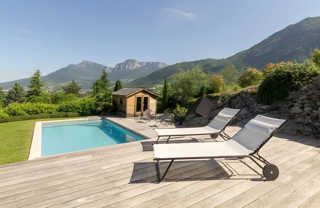 Holiday Home 'Le Gypaete' with Mountain View, Private Pool and Wi-Fi