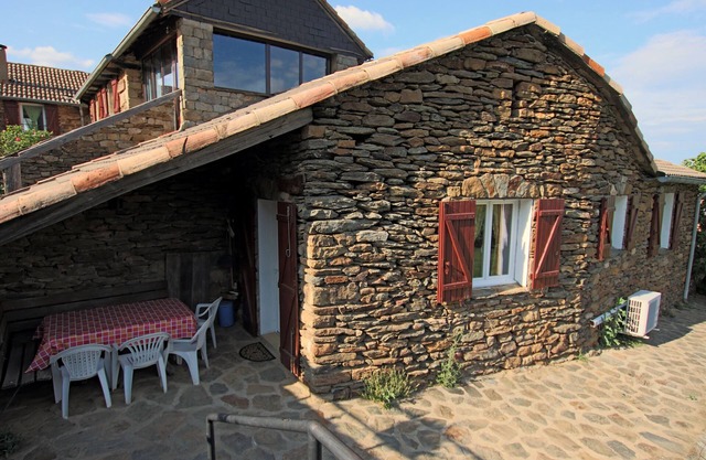 Holiday Home 'La Bergerie' with Mountain View, Shared Pool and Air Conditioning