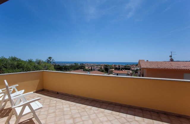 Holiday Home 'La Caletta Casa per Vacanze' with Sea View & Terrace