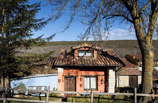 Holiday Home 'La Casita De Zalama' with Private Garden and Wi-Fi