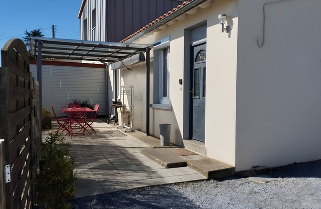Holiday Home 'La Hutière, Près D'ancenis' with Private Terrace and Wi-Fi