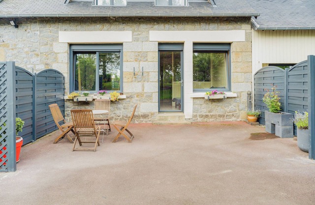 Holiday Home 'La Maison De La Rebergère' with Shared Terrace, Shared Garden and Wi-Fi